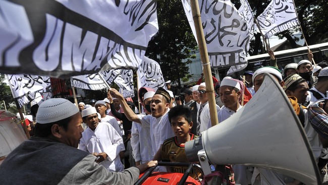 Rencana aksi long march dari Monas ke Bundaran HI akan beralih fokus di Masjid Istiqlal, Jakarta Pusat. Aksi itu akan diisi dengan zikir dan doa bersama.