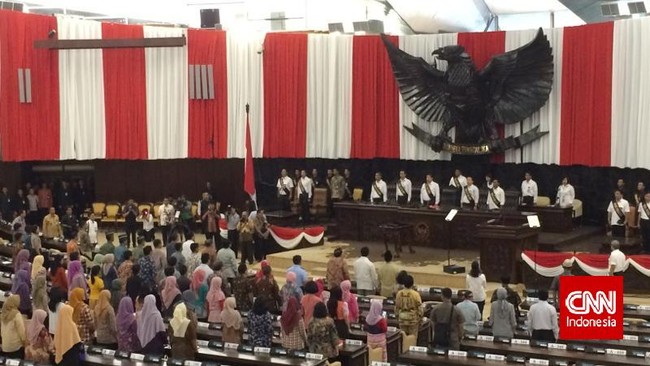 Jusuf Kalla yang akan menjadi wakil presiden untuk kedua kalinya merasa pelantikan presiden dan wakil presiden kalah menegangkan ketimbang ketika dia menikah.