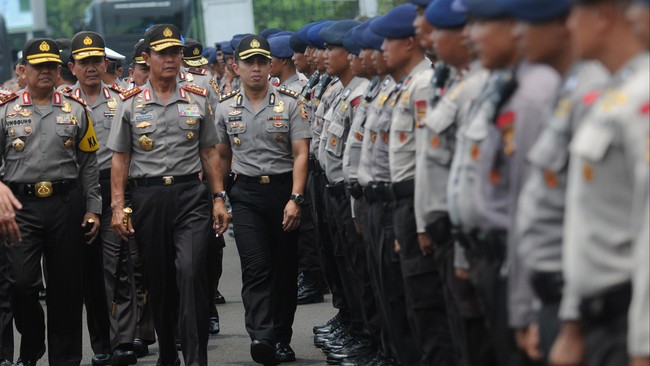 "Satu atap tidak menjamin keduanya akur, potensi bentrok tetap ada," kata Oegroseno, mantan Wakil Kepala Polri, Komisaris Jenderal (Purnawirawan).