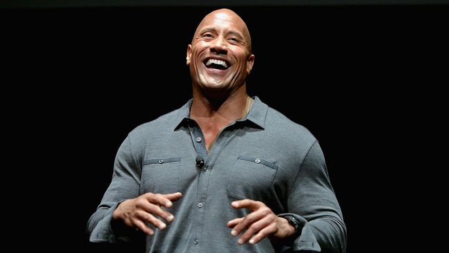 Dwayne 'The Rock' Johnson memerankan Sersan Hobbs, agen federal Amerika Serikat yang tubuhnya besar berotot di Furious 7. Ia memang mantan pegulat.
