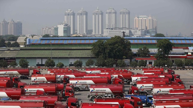 Price Waterhouse Cooper memperkirakan harga minyak dunia tahun ini paling tinggi menyentuh US$ 70 per barel.