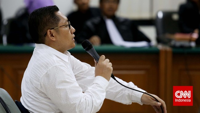 Anas enggan menanggapi rencana pemerintah Joko Widodo yang akan meneruskan proyek pembangunan di Hambalang. Ia menyerahkan sepenuhnya kepada KPK.