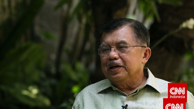 "Sabar-sabar sedikit," kata Wakil Presiden Jusuf Kalla. Ia mengatakan negara tetap aman meski kabinet belum terbentuk.