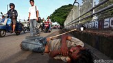 Masyarakat yang Tertinggal dalam Pembangunan Sebanyak 28,8 juta orang masuk kategori miskin tidak terkena imbas pertumbuhan ekonomi Indonesia yang relatif stabil dalam 10 tahun terakhir.