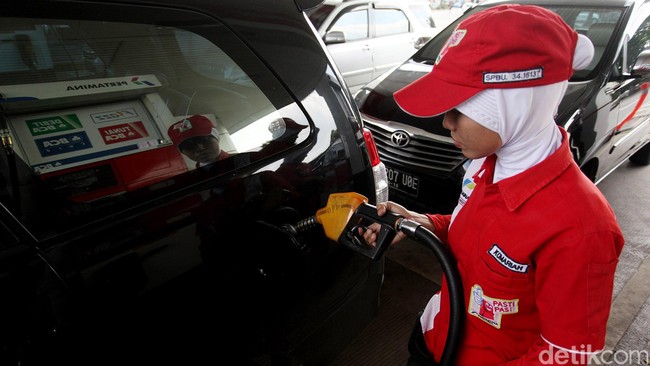 Sofyan Djalil mengatakan Pertalite tidak bisa cepat menggantikan Premium.