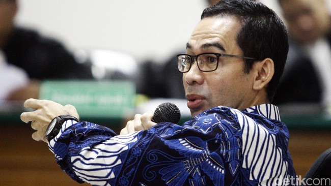Pengacara Tubagus Chaeri Wardana alias Wawan serahkan berkas kasasi ke Pengadilan Negeri Jakarta Pusat hari ini.