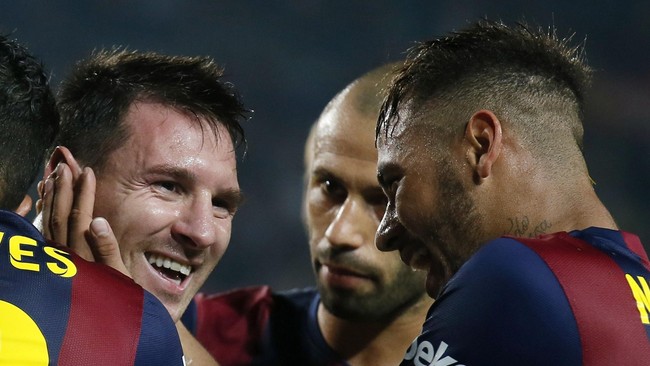 Kolaborasi trio Barcelona, Lionel Messi, Neymar, dan Pedro Rodriguez, berhasil membuat lini belakang Levante kesulitan sepanjang 45 menit pertandingan.