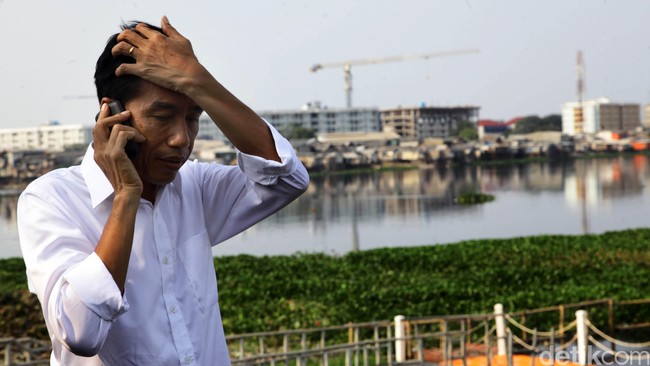 Joko Widodo telah resmi menjadi presiden RI. Sahabatnya di Solo berharap Jokowi mampu mengemban amanat rakyat. Dia punya segudang kisah lucu soal Jokowi.