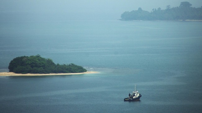 Sebuah penelitian menggunakan simulasi komputer membuktikan pulau-pulau kecil yang berada di lepas pantai dapat meningkatkan kekuatan gelombang tsunami.