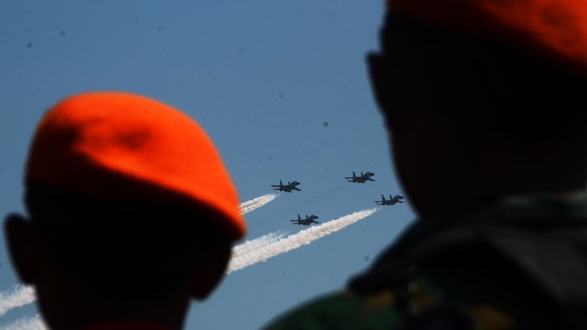 Indonesia serius hendak mengambil alih kontrol ruang udara di atas Natuna yang selama ini dipegang Singapura. Menko Luhut diutus menemui Wakil PM Singapura.