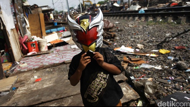 Populi Center mengumumkan 31,1 persen responden yang disurvei berpendapat kemiskinan menjadi isu paling penting untuk segera diselesaikan pemerintahan Jokowi-JK