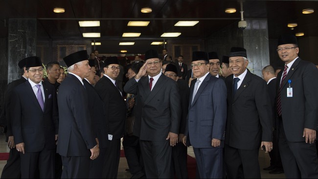 Bambang Soesatyo menyebut saat ini Presiden Jokowi sudah semakin dekat dengan KMP dan ada kelompok yang tidak menyukai hal tersebut.