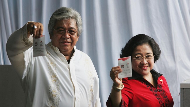 Jelang pengumuman kabinet, rumah Ketua Umum Megawati Soekarnoputri hampir setiap hari kedatangan tamu-tamu penting yang diprediksi jadi calon menteri Jokowi.
