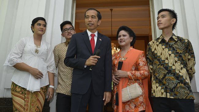 Ada rona kebahagiaan terpancar pada Iriana. Filosofi indah pun terungkap dari busana yang dikenakan perempuan yang baru saja resmi menjadi Ibu Negara RI.