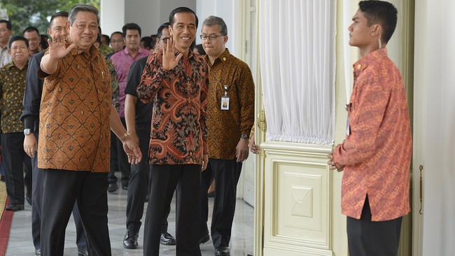 Mantan Presiden SBY meninggalkan Istana Merdeka sekitar pukul 15:15 WIB dengan mobil pribadinya untuk kembali ke kediamannya di Puri Cikeas, Bogor.