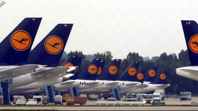 Sekitar&nbsp;1.450 penerbangan batal dan 200 ribu penumpang terlantar akibat Serikat Pilot maskapai Jerman Lufthansa menyerukan mogok terbang selama dua hari.