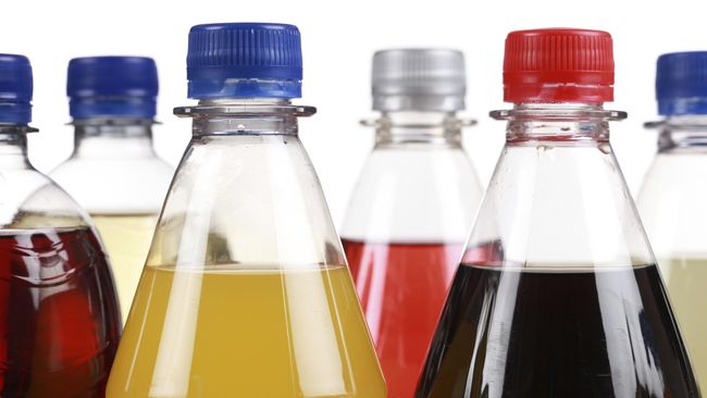 Peneliti menemukan orang yang minum 350 mililiter minuman bersoda per hari mengalami percepatan penuaan DNA. Sel DNA mereka menjadi 4,6 tahun lebih tua.
