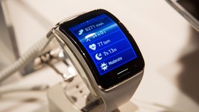 Soal Kepuasan <i>Smartwatch</i>, Apple dan Samsung Beda Tipis