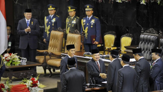 Rencana DPR bertemu Presiden Joko Widodo membahas nomenklatur kementerian batal pada hari ini dan dijadwalkan kembali besok, Minggu (26/10).