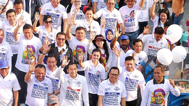 Susilo Bambang Yudhoyono dinilai sudah menjadi tokoh internasional, tidak pantas mengurusi politik praktis dalam negeri.