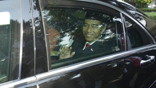 Untuk pertama kali dalam sejarah, akan dilaksanakan upacara militer sebagai rangkaian upacara pisah sambut presiden. Prosesi dimulai pukul 14.00 WIB.