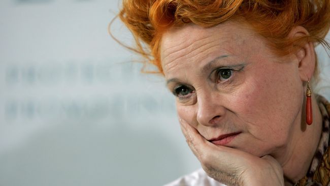 Desainer Vivienne Westwood dan rekan penulisnya, Ian Kelly dituding menjiplak secara cuma-cuma dan tanpa izin kutipan dalam buku Paul Gorman tahun 2001.