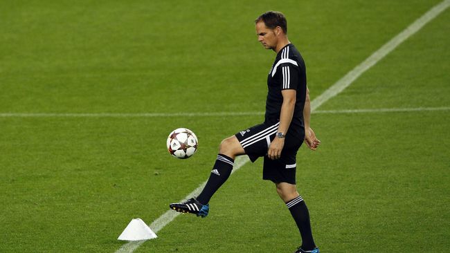 De Boer Terpukau Sikap Para Pemain Inter Milan Bagi Frank De Boer pemain yang mau mengerti dan memahami filosofi permainan sepak bola lebih baik dibandingkan yang merasa sebagai pemain bintang.