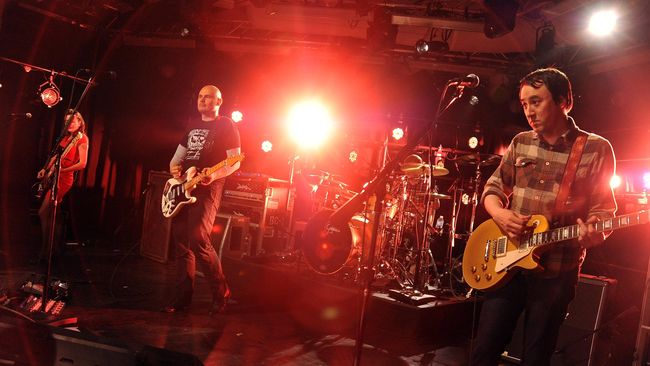 Setelah vakum beberapa lama, Smashing Pumpkins akan meluncurkan album baru, Monuments To An Elegy. Album itu adalah langkah-langkah terakhir mereka.