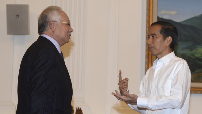 Hubungan luar negeri Indonesia-Malaysia mengalami pasang surut pada pemerintahan SBY. Hal ini menjadi pekerjaan rumah yang harus diselesaikan Jokowi.