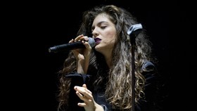 Lorde Bangga Dituduh Melakukan Lip Sync