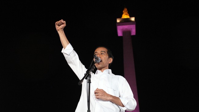 DPR mengritik langkah kerjasama Presiden Jokowi-JK dengan KPK dan PPATK. Pengamat menilai langkah tersebut berlebihan.