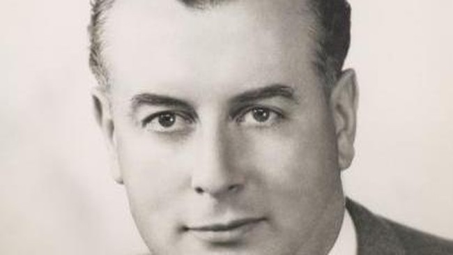 Edward Gough Whitlam, mantan anggota parleman dan perdana menteri Australia periode 1972 hingga 1975&nbsp;tutup usia pada umur 98 tahun pada Senin (20/10).