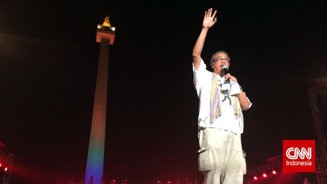 Bagaimana jika aksi stand up comedy dan dagelan dipadukan? Butet Kartaredjasa menjawabnya lewat lakon Mati Ketawa Cara Politikus Indonesia.