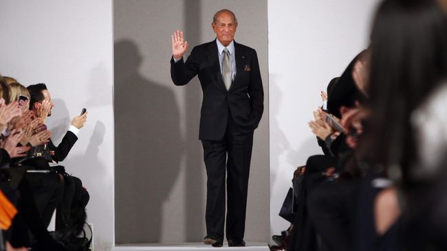 Untuk mengenang sosok Oscar de la Renta, perusahaan Pos Amerika membuat prangko bergambar dirinya dan beberapa koleksi busananya.