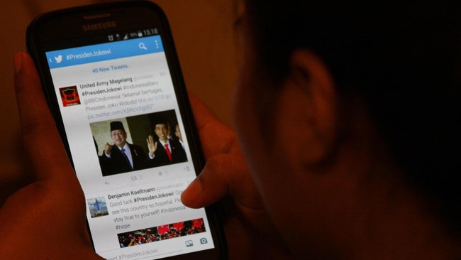 Twitter menjadi tempat membicarakan gangguan yang dialami Facebook pada Selasa (27/1) mulai pukul 13:35 WIB. Tagar #FacebookDown menjadi trending topic.