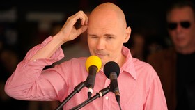 Billy Corgan: Industri Hiburan Terjerumus ke Pornografi