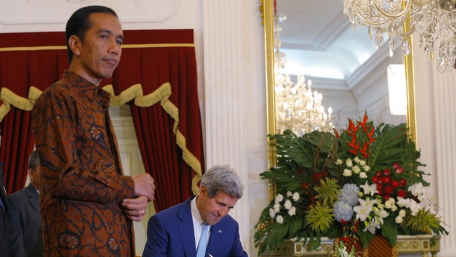 Joko Widodo mengatakan akan mengumumkan kabinetnya di tempat khusus. Ia telah mengevaluasi nama-nama menterinya sesuai catatan KPK dan PPATK.