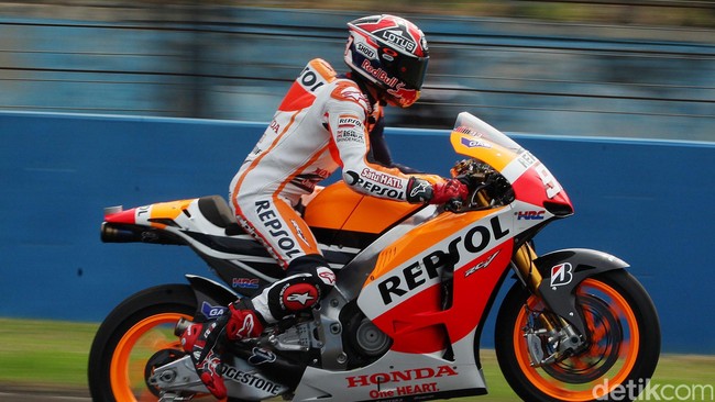 Juara dunia MotoGP 2013 dan 2014 itu menjadi salah satu dari empat pembalap Spanyol yang mendominasi peringkat lima besar di latihan bebas pertama.