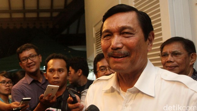 Luhut semula disebut menjadi kandidat kuat Menteri Pertahanan. Namun pos menteri itu ternyata jatuh ke mantan KSAD Ryamizard Ryacudu yang dekat dengan Mega.