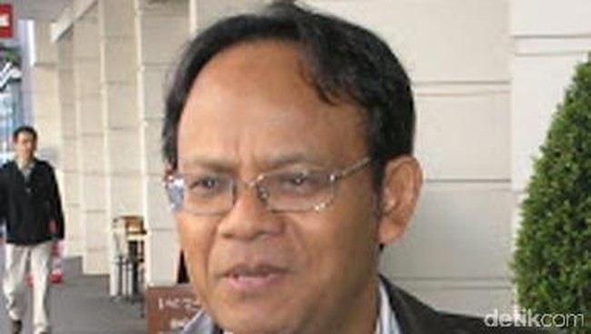 Rektor UIN Syarif Hidayatullah Komaruddin Hidayat mengaku diundang Presiden Jokowi, Selasa (22/10). Jokowi bertanya mengenai pendidikan dasar padanya.