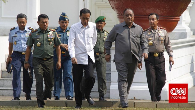 "Pengumuman jam 7 malam," kata Biro Pers Kepresidenan di Istana Merdeka, Jakarta. Ia meminta wartawan bersiap ke Tanjung Priok, Jakarta Utara.