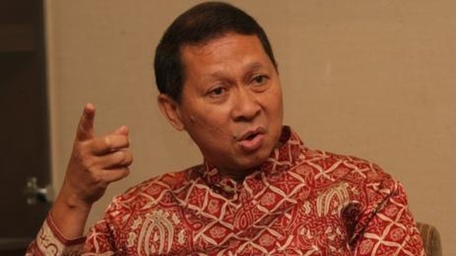 PT Pelindo II menargetkan pembangunan kanal sepanjang 40 kilo meter dari Tanjung Priok ke kawasan industri Cikarang Jawa Barat selesai dalam dua tahun.
