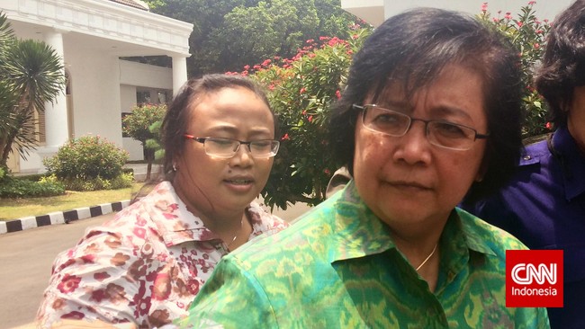 Sejatinya Siti Nurbaya Bakar adalah seorang birokrat. Perjalanan waktu membawanya malang melintang hingga jadi Menteri Lingkungan Hidup dan Kehutanan.