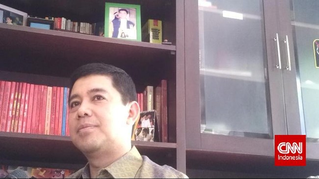 Dua nama digadang sebagai kandidat kuat Menpora, Nusron Wahid dan Yuddy Chrisnandi. Roy Suryo siap memberikan dukungan untuk penerusnya.