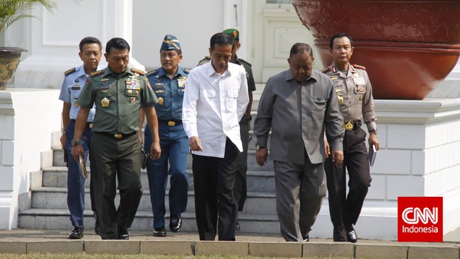 Sejak sehari setelah dilantik, Presiden Joko Widodo banyak berbincang dengan banyak orang. Baik dari partai politik maupun profesional untuk menjadi menterinya.