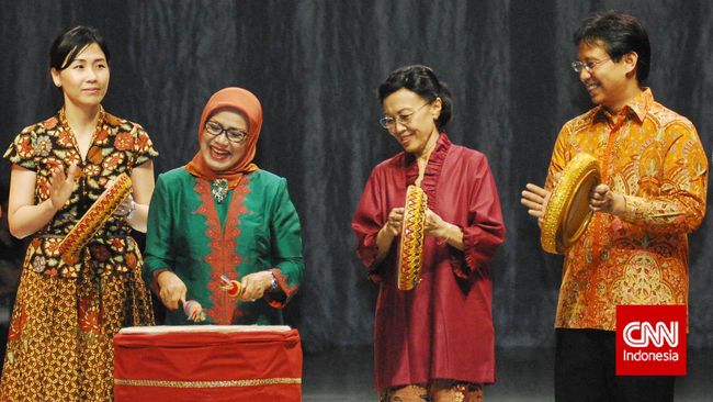 Pasar Indonesia dan Fashion Festival 2014 resmi dibuka di Jakarta.&nbsp;Acara ini turut dihadiri Herawati Budiono, Veronica Tan, dan Mufidah Jusuf Kalla.