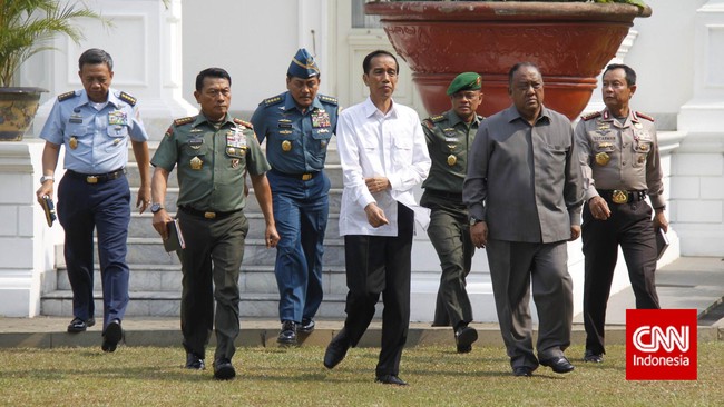 Sejumlah tokoh yang selama ini disebut sebagai kandidat kuat menteri muncul di Istana, termasuk petinggi Nasdem Ferry Mursyidan Baldan.