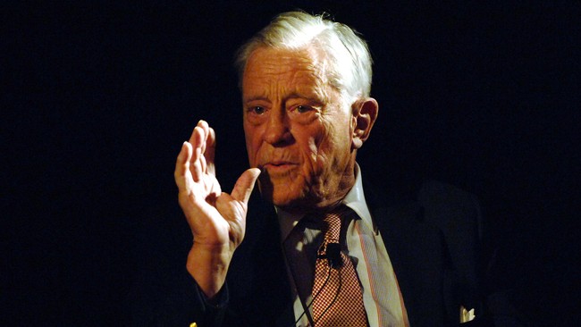 Ben Bradlee, wartawan senior Washington Post yang membongkar skandal Watergate hingga menggulingkan Presiden Richard Nixon, meninggal di usia 93 tahun.