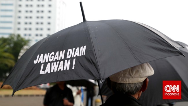 Menurut penilaian publik terutama kelompok keluarga korban pelanggaran hak asasi manusia, Agenda reformasi belum seluruhnya tuntas.