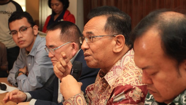 Bila komunikasi politik antara dua koalisi dibangun dan berjalan efektif maka perbedaan pandangan soal jabatan di AKD itu dapat dicarikan solusinya.